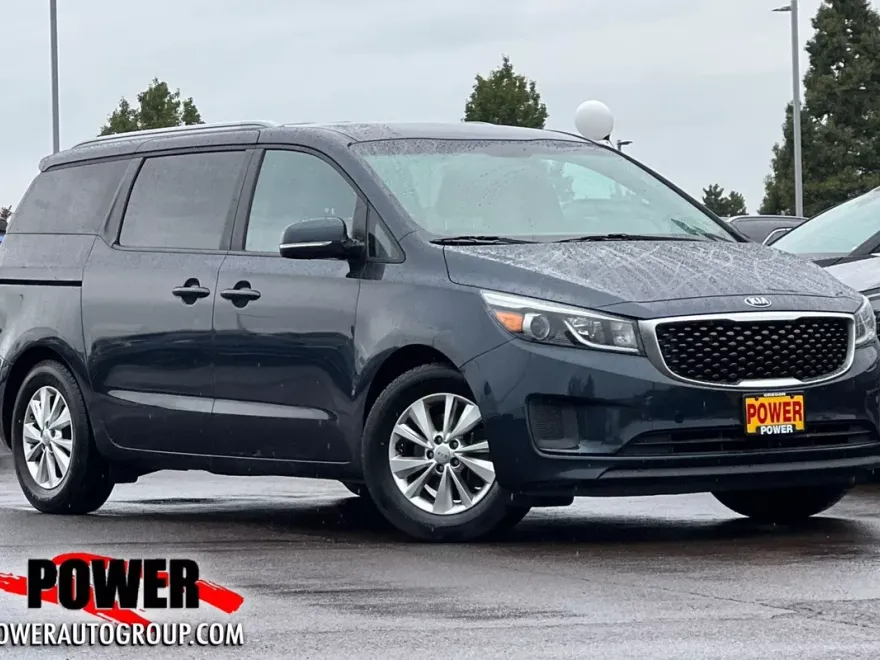 2015 Kia Sedona LX photo 1