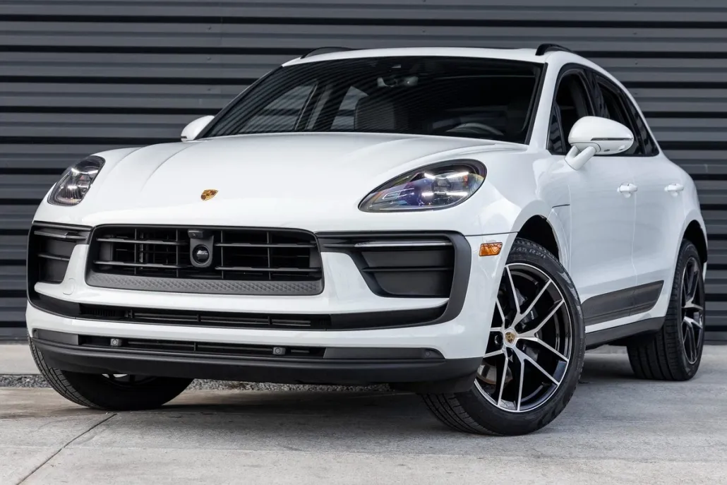 2025 Porsche Macan photo 1