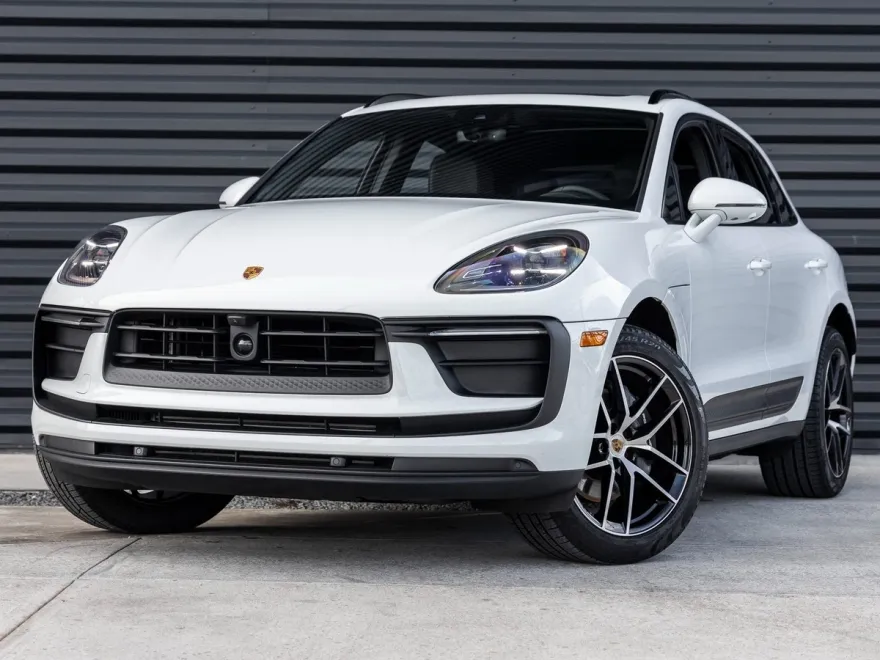 2025 Porsche Macan photo 1