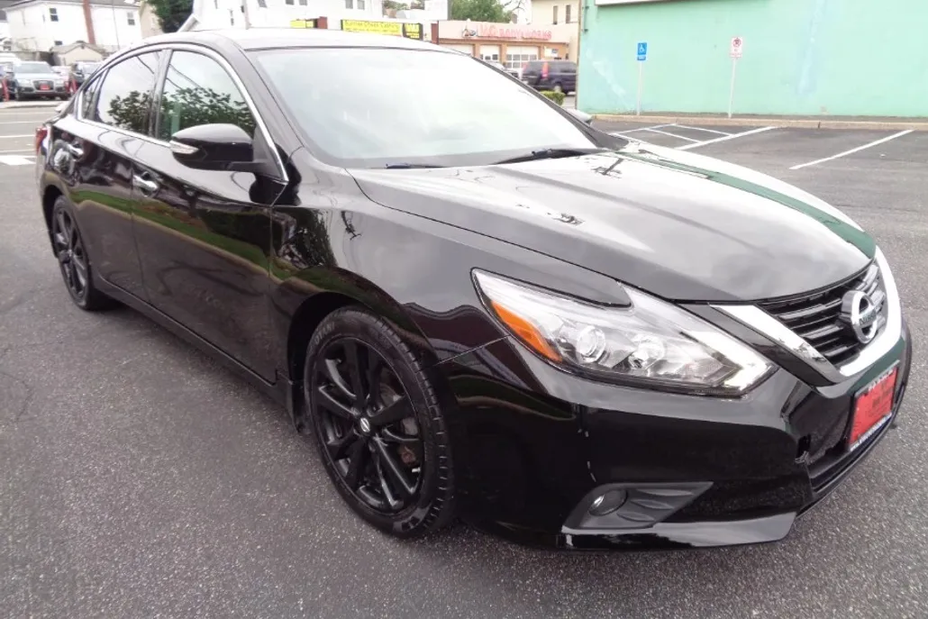 2017 Nissan Altima 2.5 SR photo 1