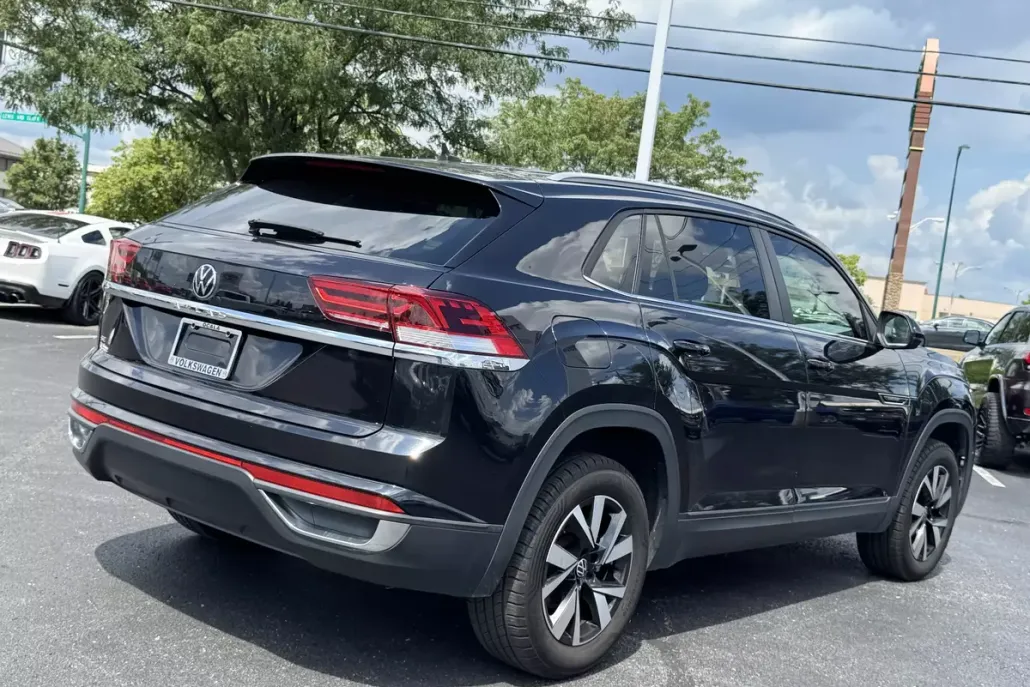 2022 Volkswagen Atlas Cross Sport SE photo 1