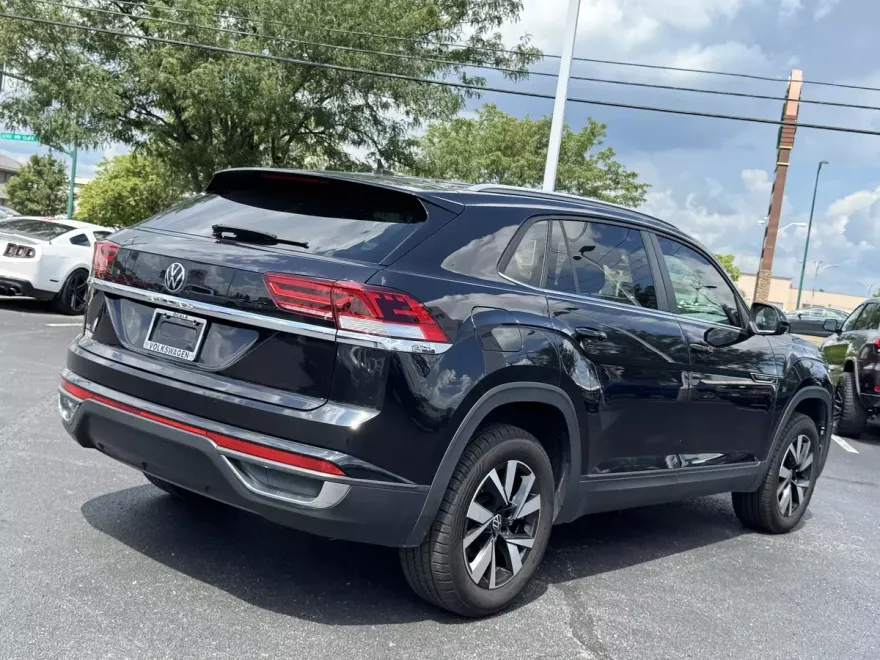 2022 Volkswagen Atlas Cross Sport SE photo 1