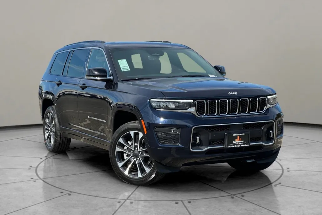 2025 Jeep Grand Cherokee Overland photo 1