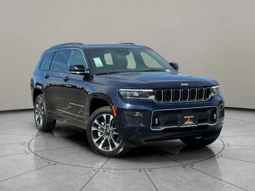 2025 Jeep Grand Cherokee Overland photo 1