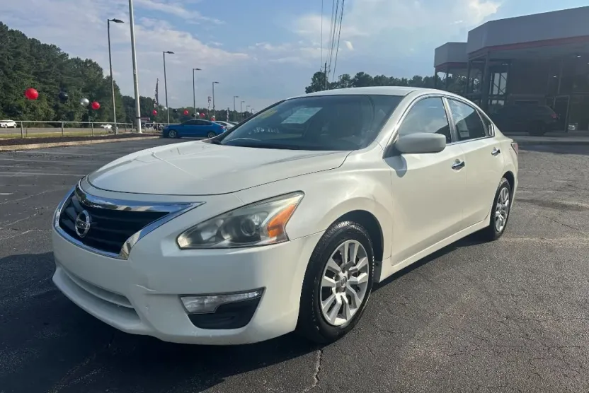 2014 Nissan Altima 2.5 photo 1