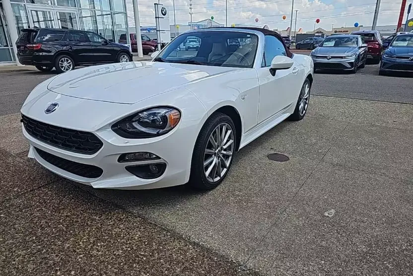 2018 Fiat 124 Spider Lusso photo 1
