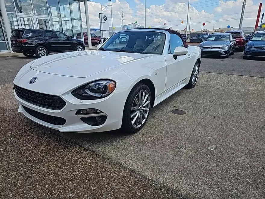 2018 Fiat 124 Spider Lusso photo 1