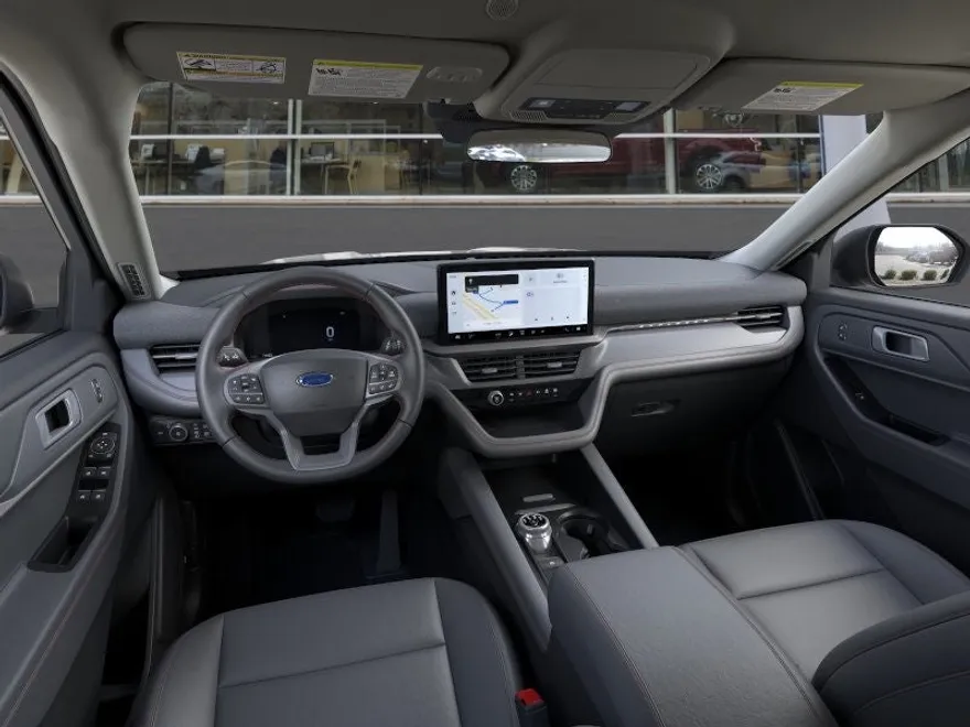 2025 Ford Explorer photo 1
