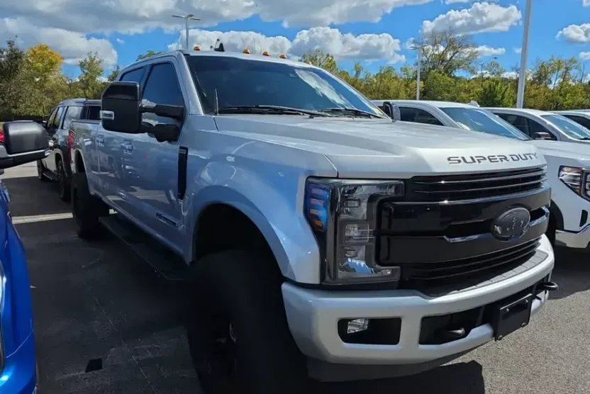 2019 Ford F-250 Lariat photo 1