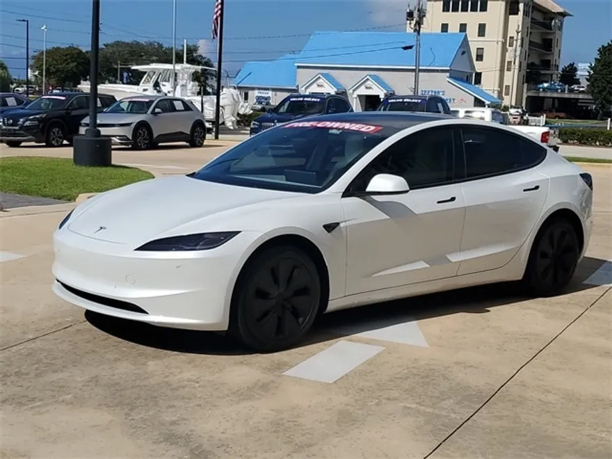 2024 Tesla Model 3 photo 1