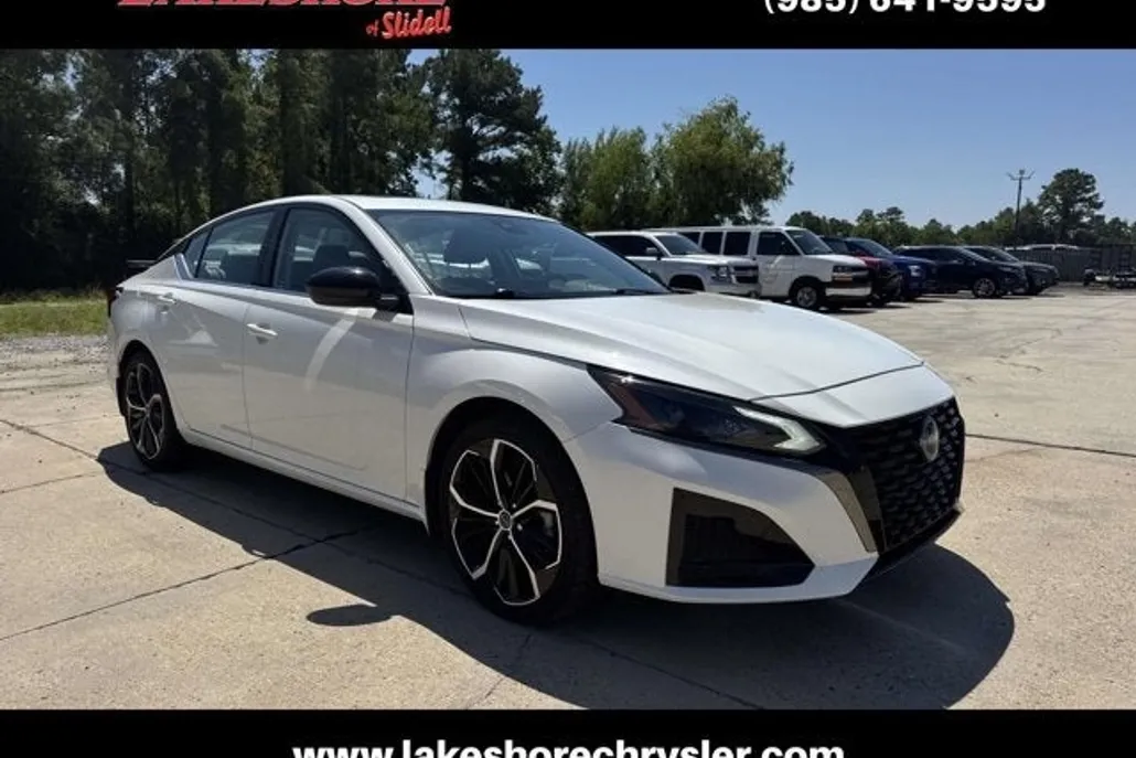 2024 Nissan Altima 2.5 SR photo 1