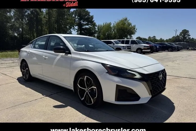 2024 Nissan Altima 2.5 SR photo 1