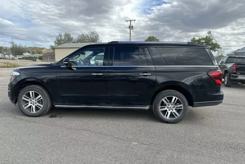 2023 Ford Expedition MAX Limited photo 1