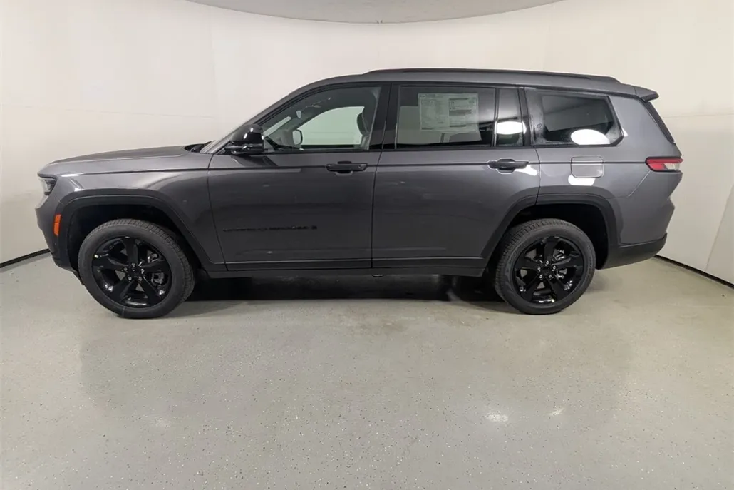 2025 Jeep Grand Cherokee Limited photo 1
