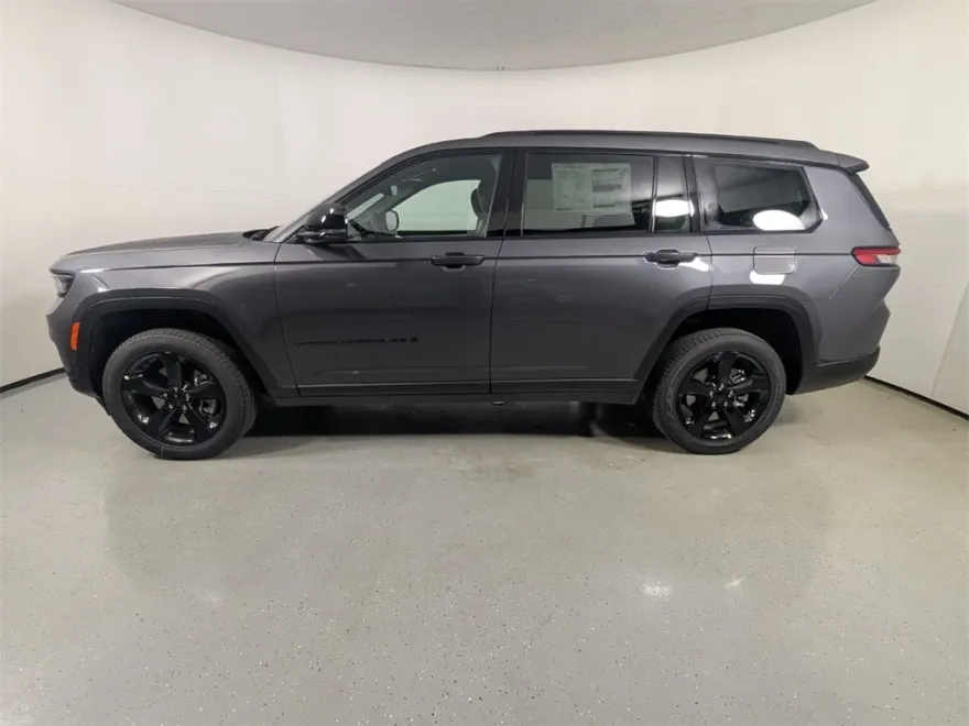 2025 Jeep Grand Cherokee Limited photo 1