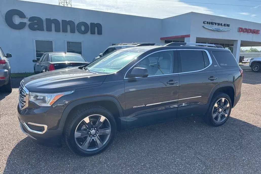 2023 Jeep Cherokee Altitude Lux photo 1