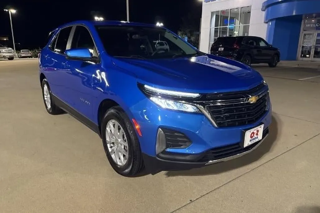 2024 Chevrolet Equinox LT photo 1