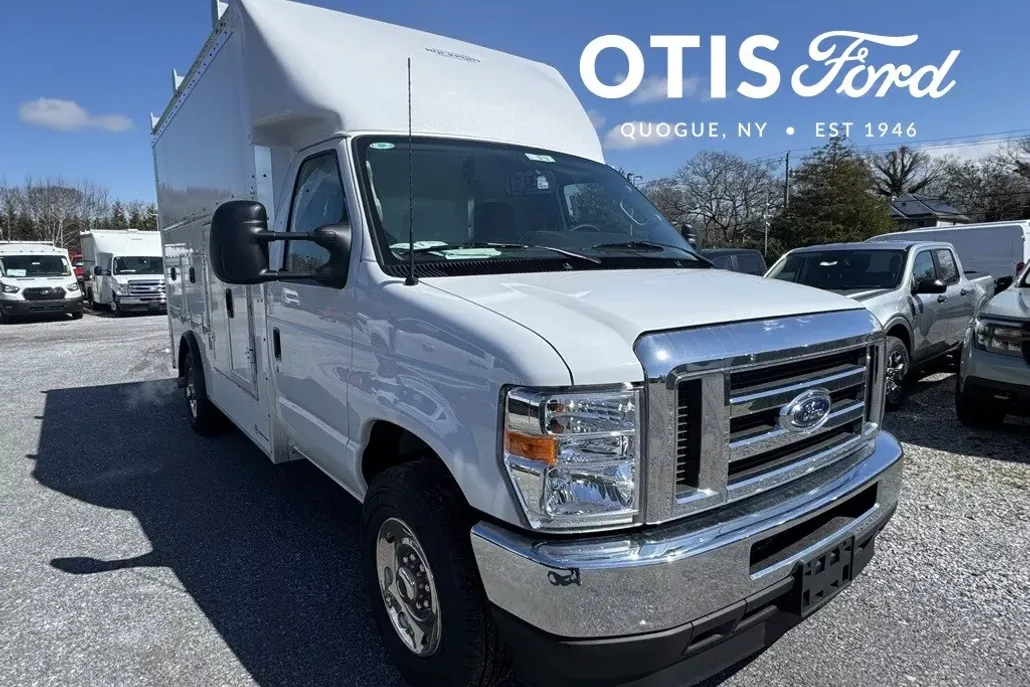 2025 Ford E-350 Base photo 1