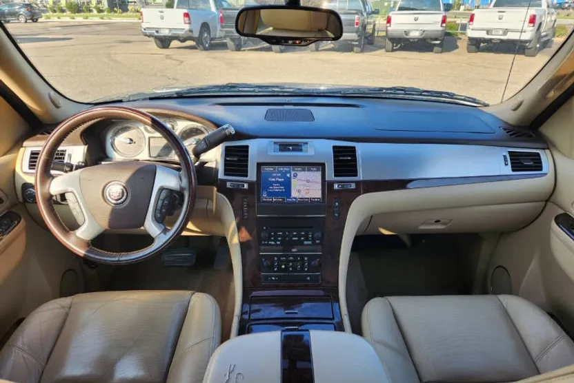 2011 Cadillac Escalade EXT Premium photo 1