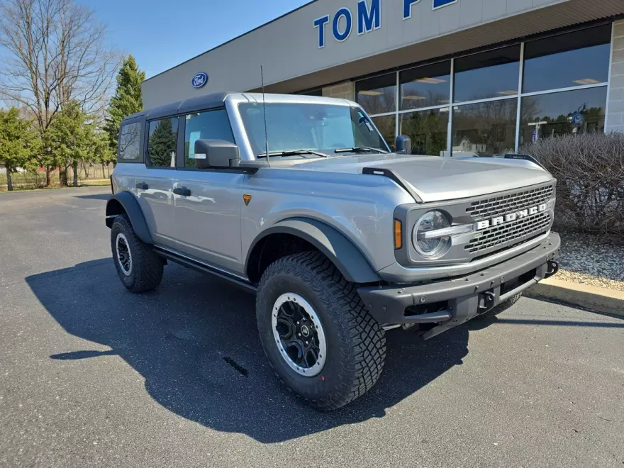 2024 Ford Bronco Badlands photo 1