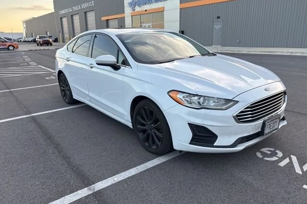 2019 Ford Fusion SE photo 1