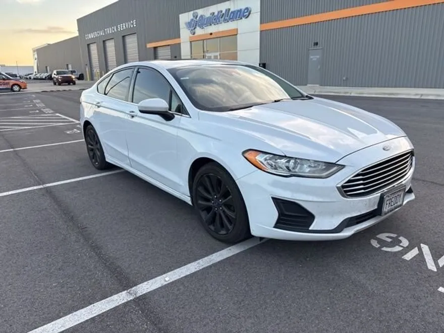 2019 Ford Fusion SE photo 1