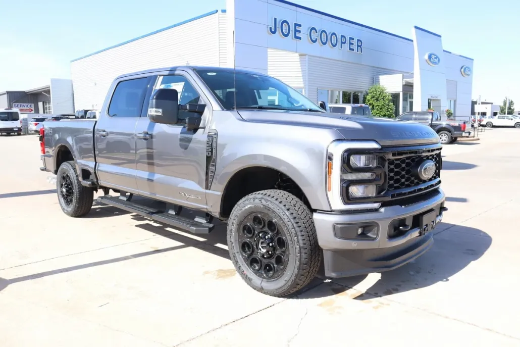2025 Ford F-250 Lariat photo 1
