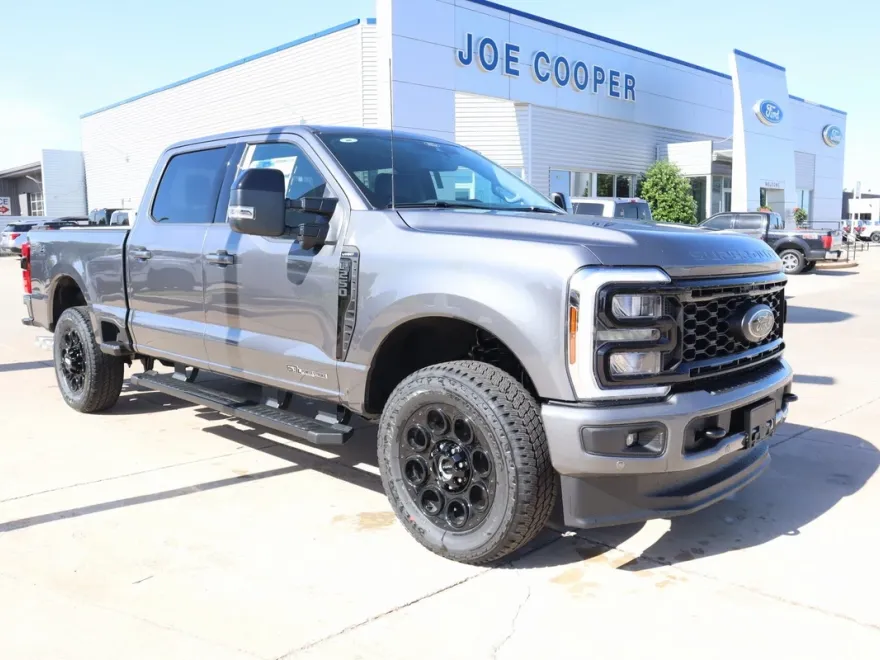 2025 Ford F-250 Lariat photo 1