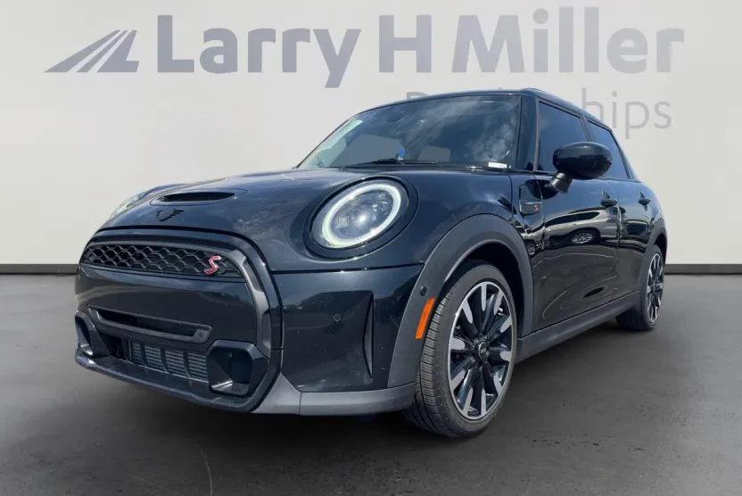 2023 Mini Cooper 4 Door Hardtop S photo 1