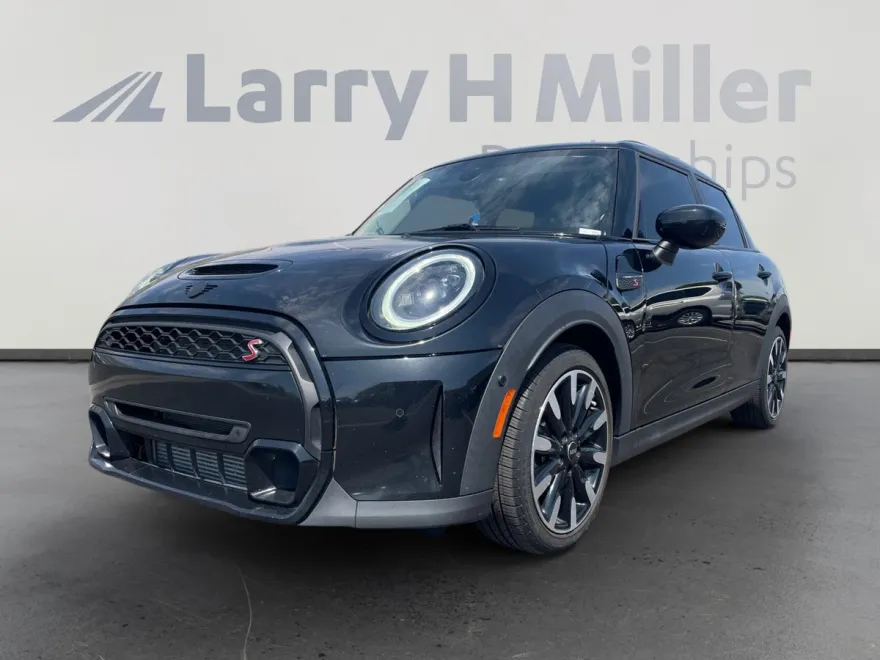 2023 Mini Cooper 4 Door Hardtop S photo 1