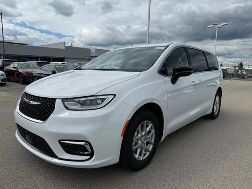 2026 Chrysler Pacifica photo 1