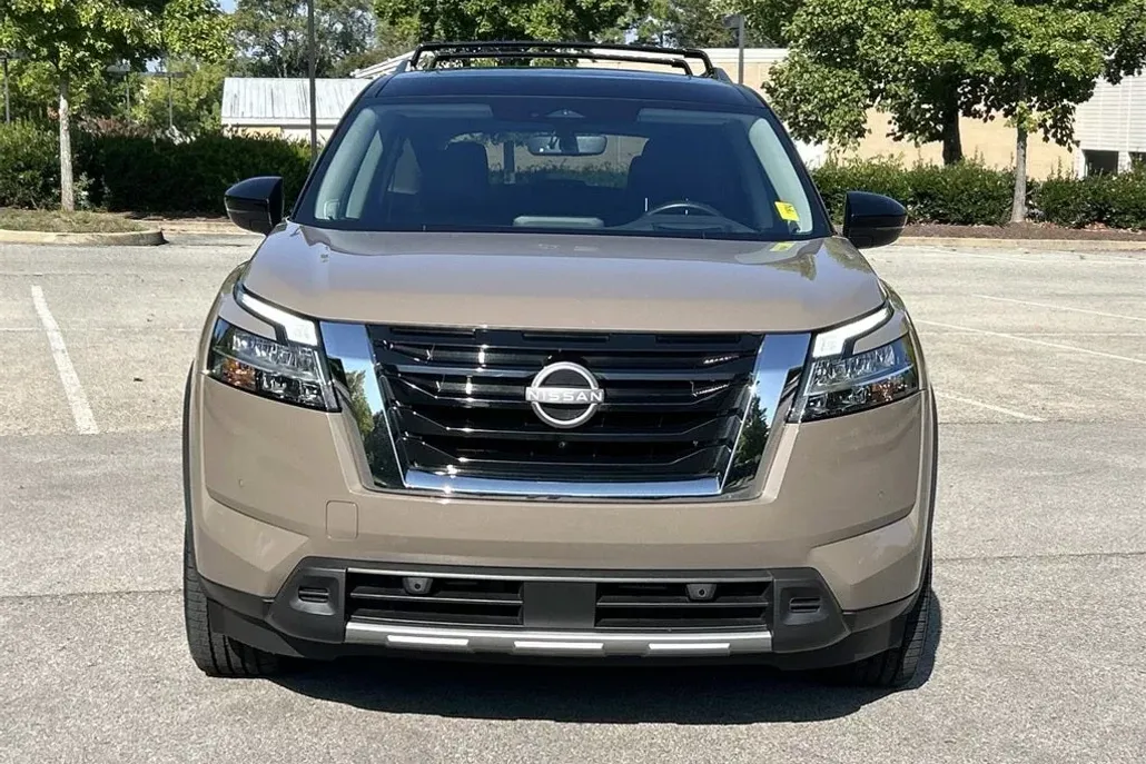 2023 Nissan Pathfinder Platinum photo 1
