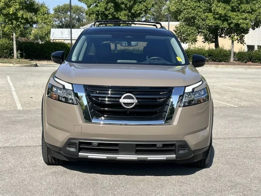 2023 Nissan Pathfinder Platinum photo 1