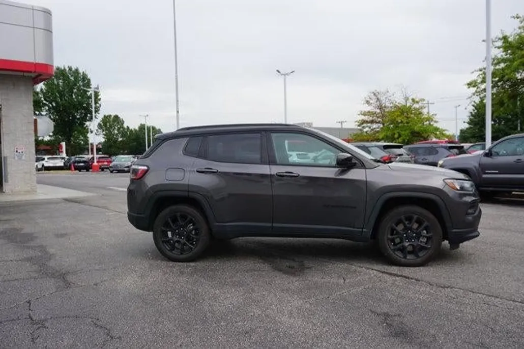 2023 Jeep Compass Altitude photo 1
