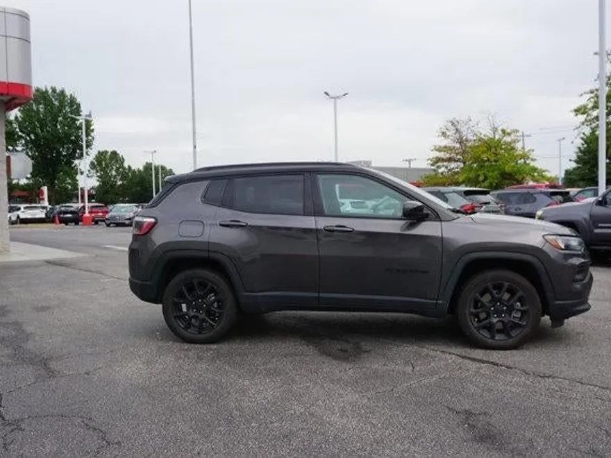 2023 Jeep Compass Altitude photo 1