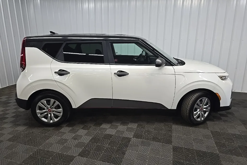 2021 Kia Soul LX photo 1