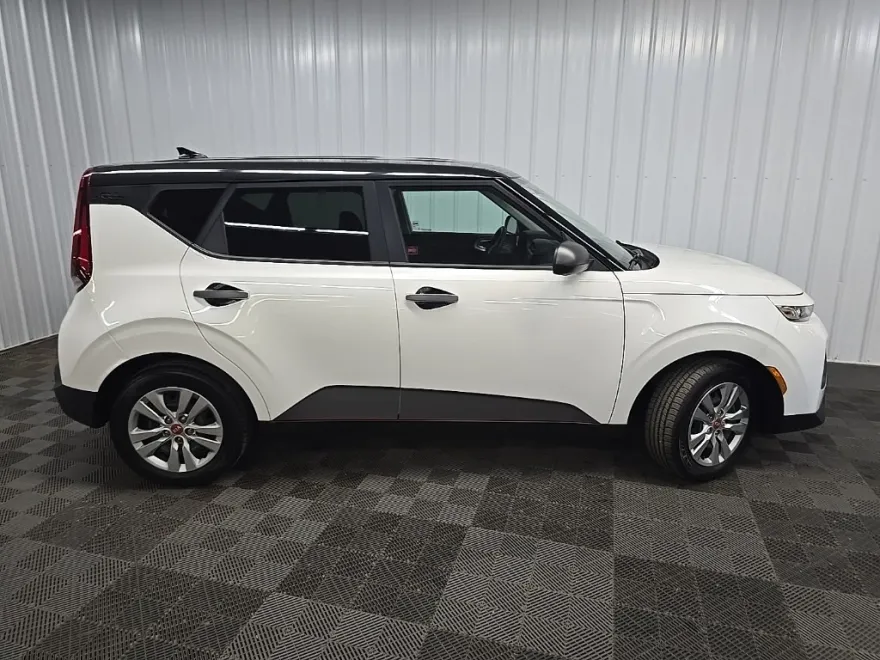 2021 Kia Soul LX photo 1