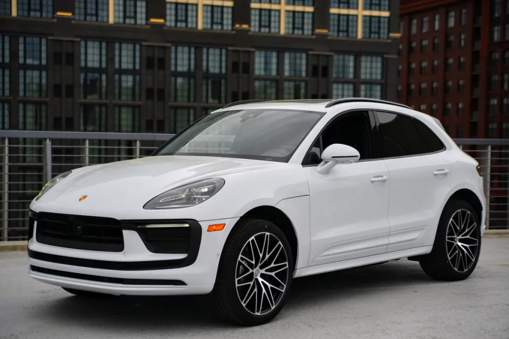 2025 Porsche Macan T photo 1