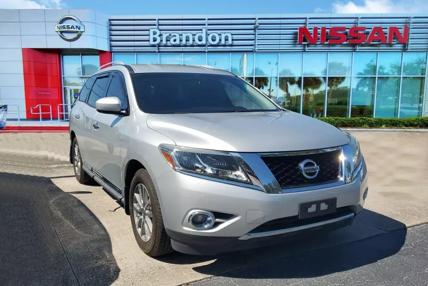 2015 Nissan Pathfinder SL photo 1