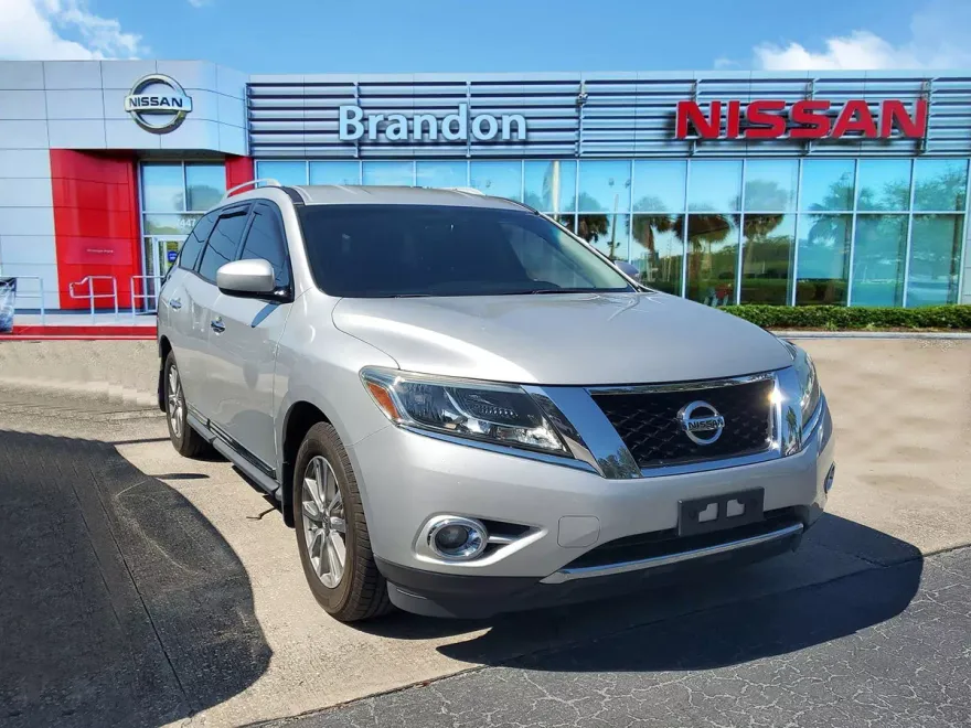 2015 Nissan Pathfinder SL photo 1