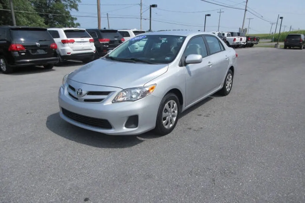 2011 Toyota Corolla LE photo 1