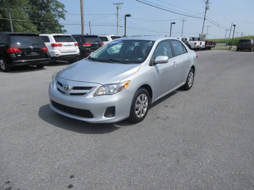2011 Toyota Corolla LE photo 1