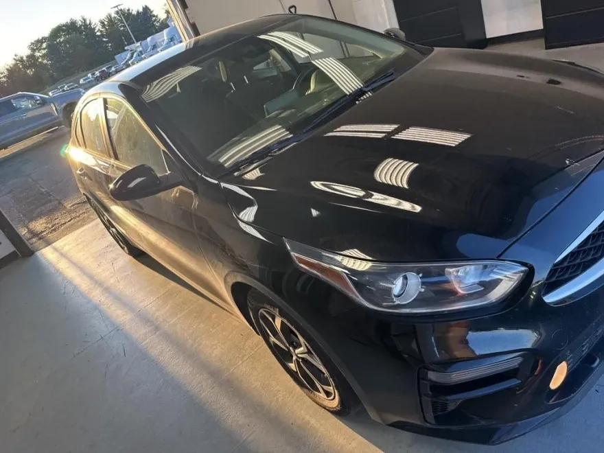 2021 Kia Forte LXS photo 1