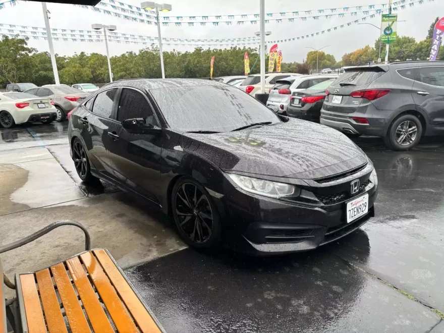 2017 Honda Civic LX photo 1