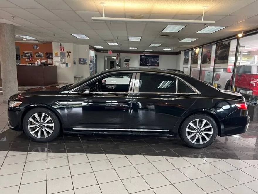 2017 Lincoln Continental Premiere photo 1