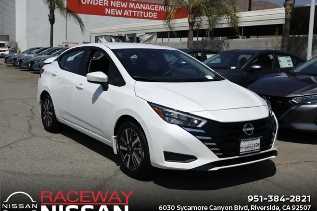 2025 Nissan Versa 1.6 SV photo 1