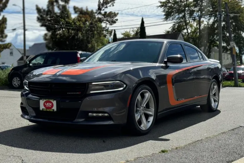 2017 Dodge Charger R/T photo 1