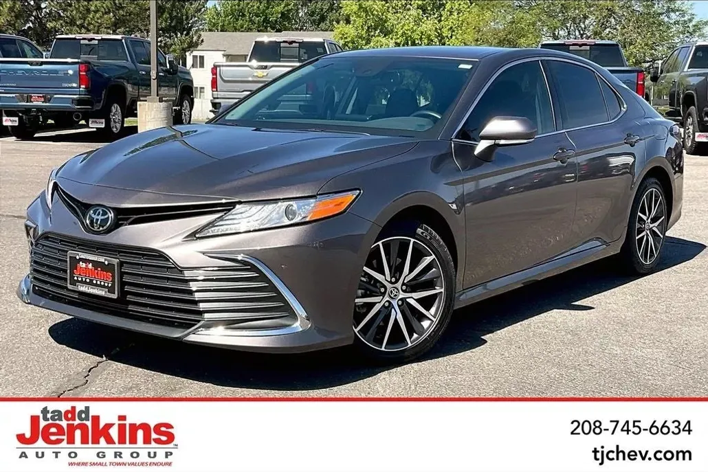 2023 Toyota Camry XLE photo 1
