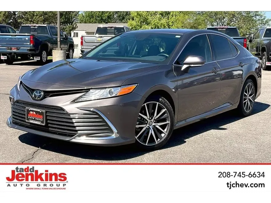 2023 Toyota Camry XLE photo 1