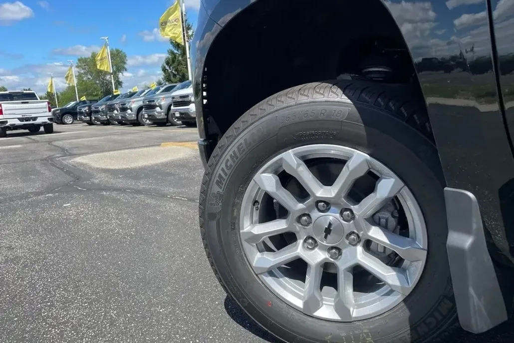 2025 Chevrolet Silverado 1500 RST photo 1